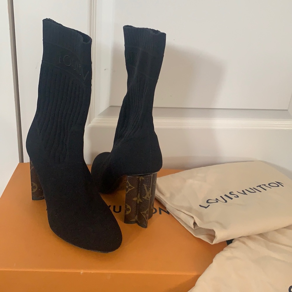 LOUIS VUITTON SILHOUETTE ANKLE BOOT